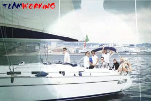 Regata di barche a vela sul lago